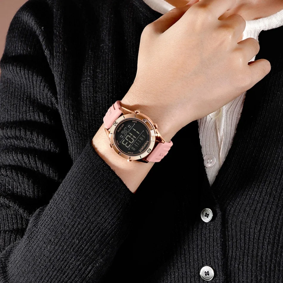 ساعة NAVIFORCE للنساء موضة ريا - مراجعة Silicone Sport Band وسعره